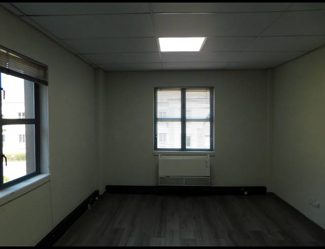 188M² OFFICE TO LET IN HYDE PARK